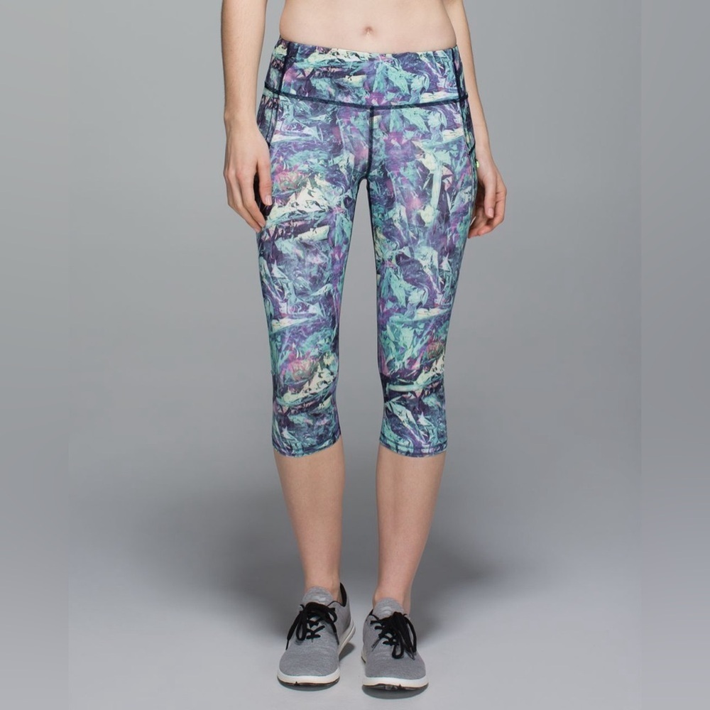 Lululemon Run: Inspire Crop II *All Full-On Luxtreme Size 6